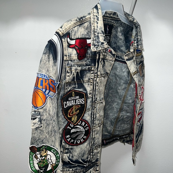 Basketball jacket - Picture 3 of 3